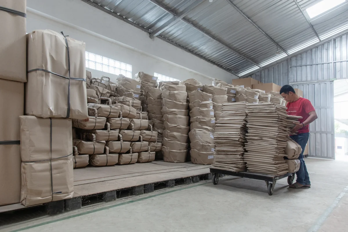 Smooth Sailing: Your Complete Guide to Seamlessly Sourcing Furniture from Indonesia (No Headaches!)